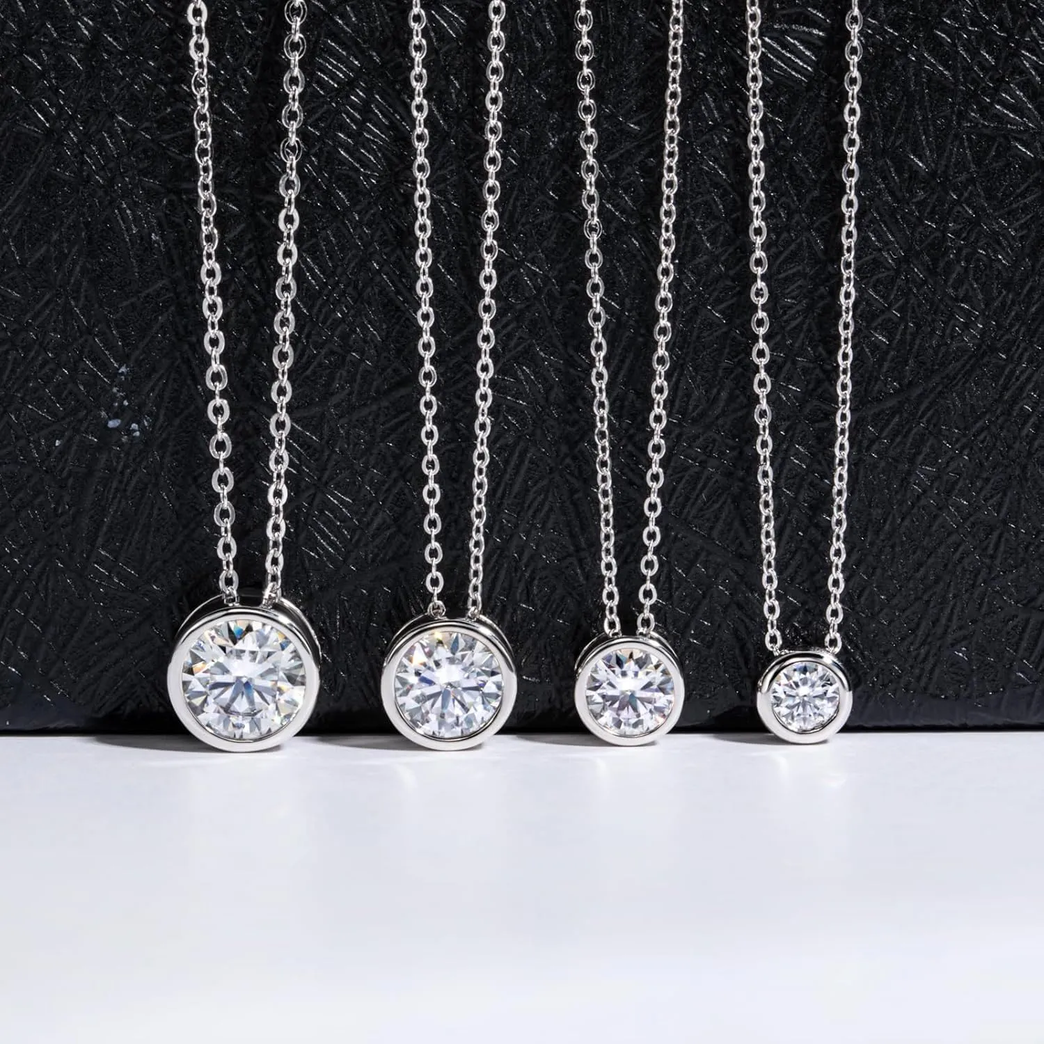 Moissanite 0.5-3ct Necklaces 18K White Gold Plated 925 Sterling Silver Bezel Set Round Cut D Color VVS1 Lab Created Diamond Solitaire Pendant Necklace for Women Men GRA Certified