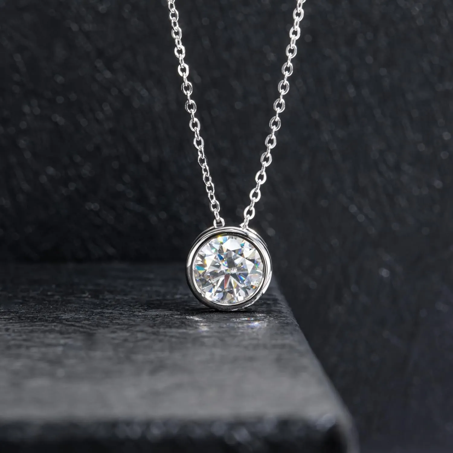Moissanite 0.5-3ct Necklaces 18K White Gold Plated 925 Sterling Silver Bezel Set Round Cut D Color VVS1 Lab Created Diamond Solitaire Pendant Necklace for Women Men GRA Certified
